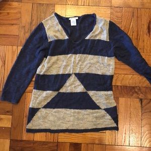 Cute geometric open weave light sweater